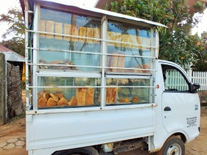 Le camion boulanger qui passe dans tous les villages matin et soir