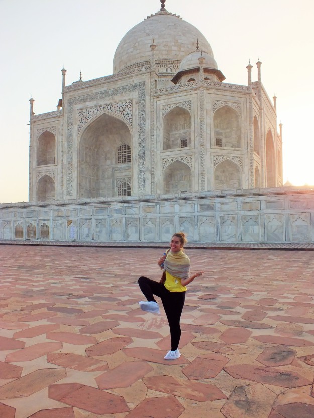 La grande classe, les surchaussons pour visiter le Taj Mahal